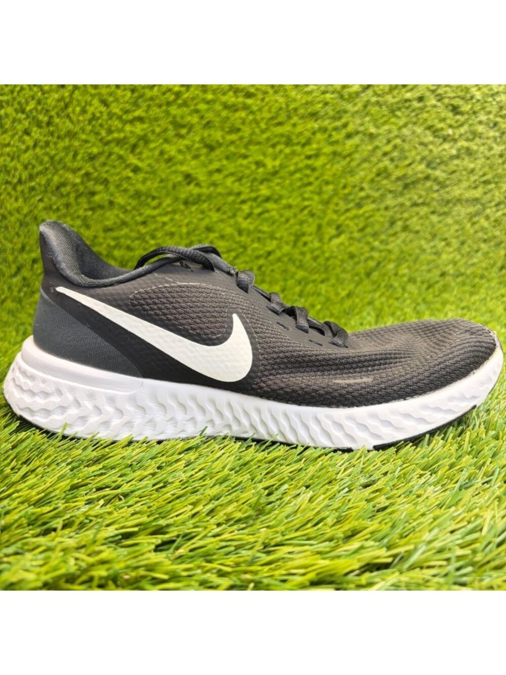 Nike Revolution 5 Womens Size 8D Black White Athletic Running Shoes Sneakers